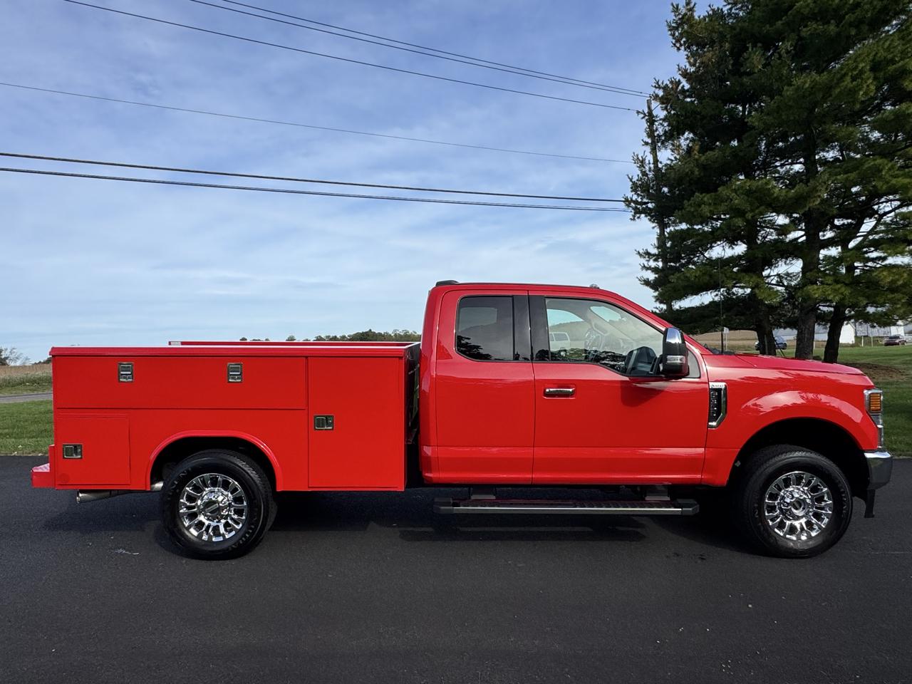 Ford Super Duty F-350 SRW Lariat 4WD SuperCab 8' Box 2022