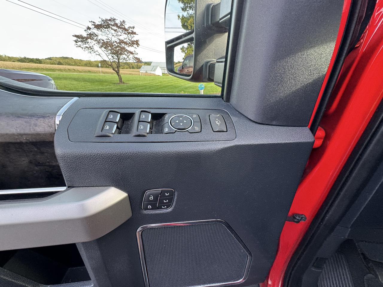 Ford Super Duty F-350 SRW Lariat 4WD SuperCab 8' Box 2022