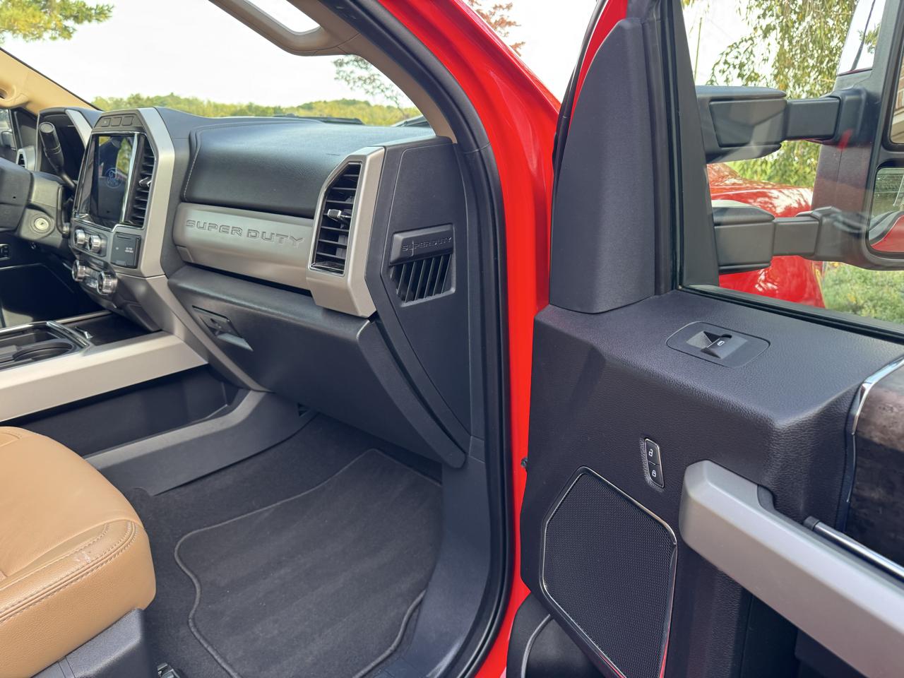 Ford Super Duty F-350 SRW Lariat 4WD SuperCab 8' Box 2022