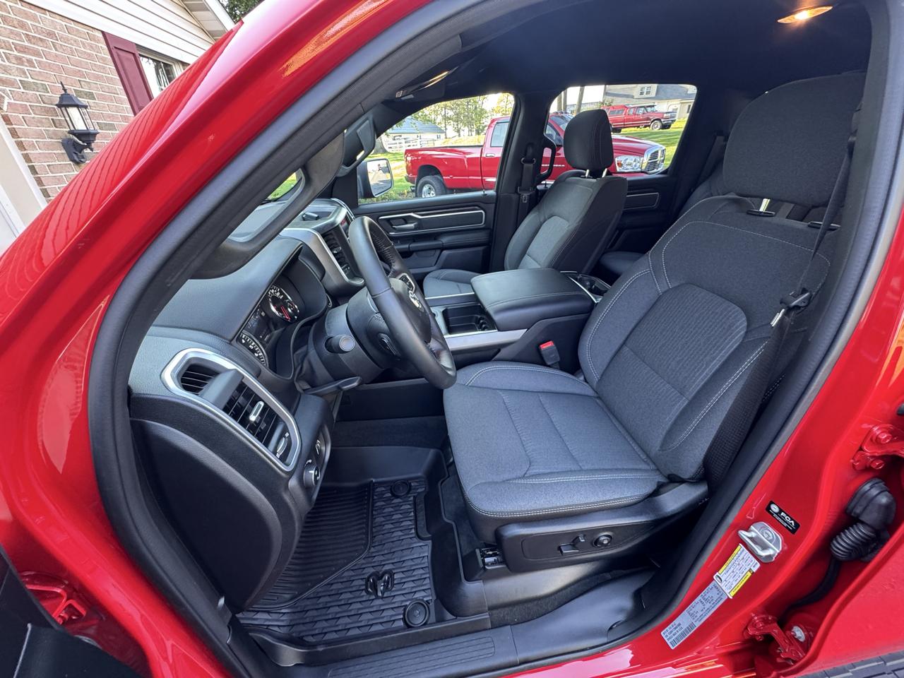 RAM 1500 Big Horn 4x4 Crew Cab 5'7" Box 2021