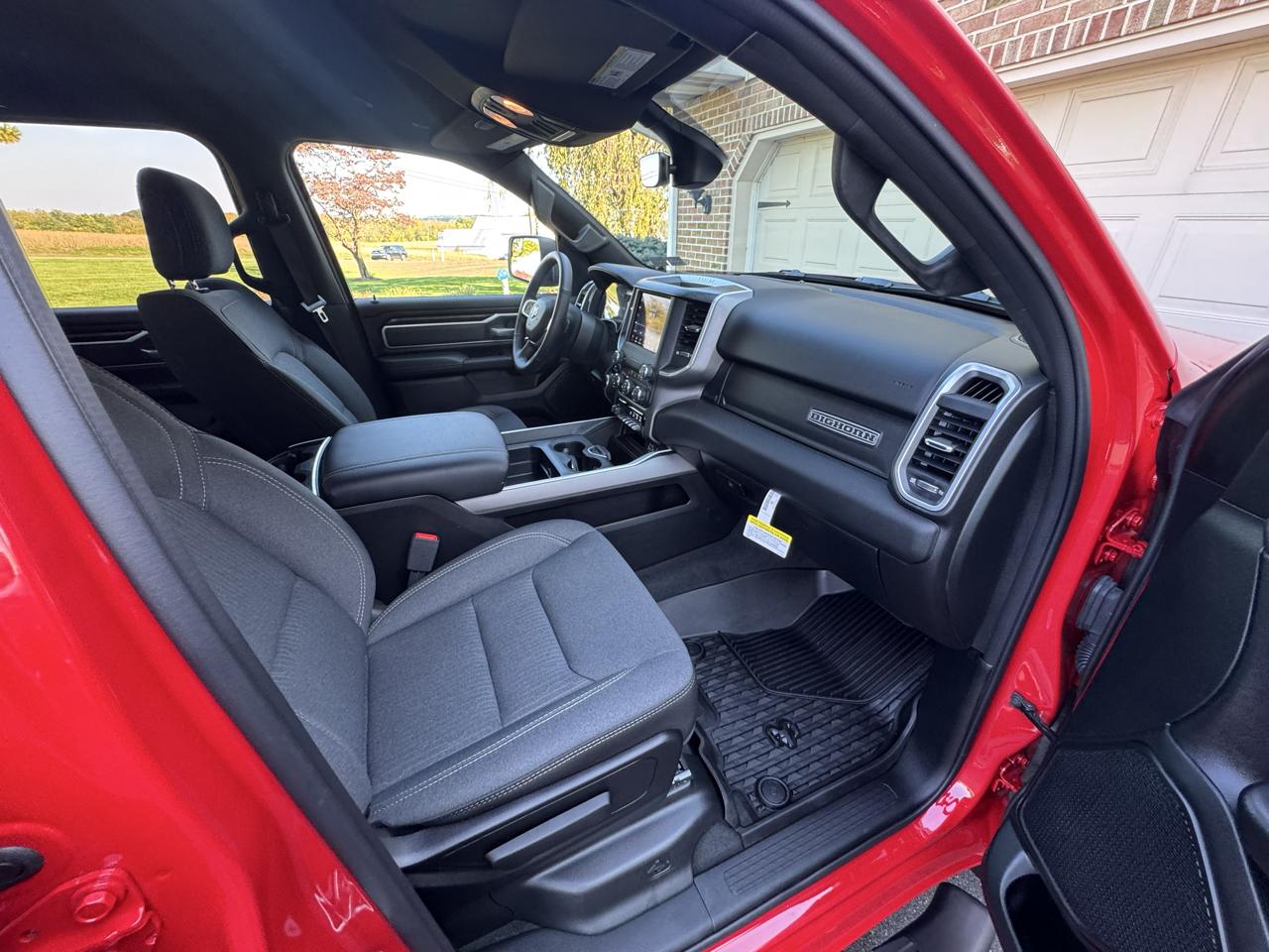 RAM 1500 Big Horn 4x4 Crew Cab 5'7" Box 2021