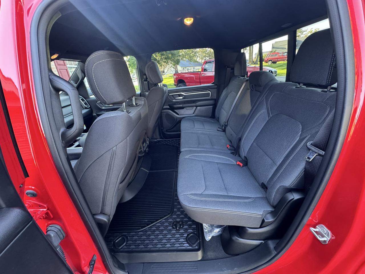 RAM 1500 Big Horn 4x4 Crew Cab 5'7" Box 2021
