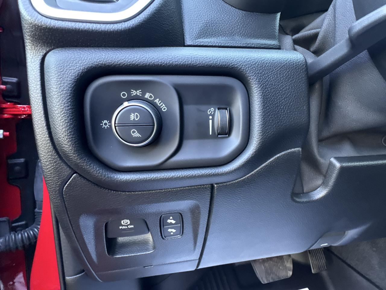 RAM 1500 Big Horn 4x4 Crew Cab 5'7" Box 2021