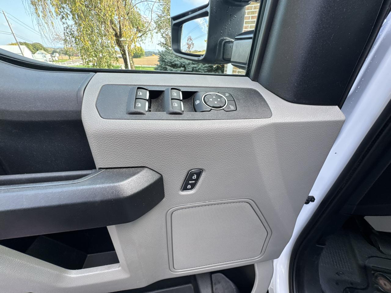 Ford Super Duty F-550 DRW XL 4WD SuperCab 168" WB 60" CA 2021