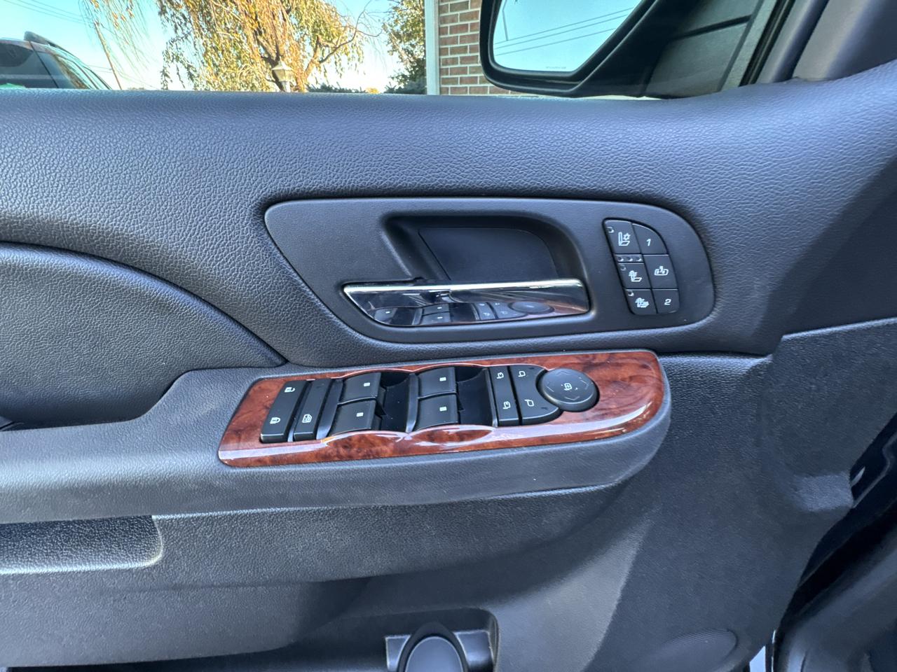 Chevrolet Tahoe 4WD 4dr 1500 LTZ 2012