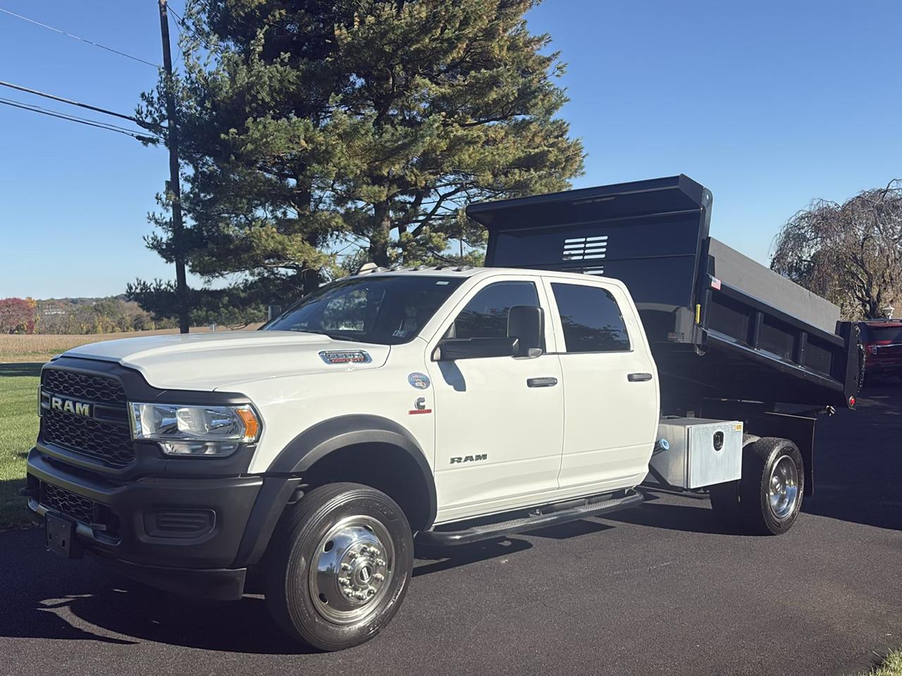 RAM 5500 Chassis Cab Tradesman 4x4 Crew Cab 60" CA 173.4" WB 2022