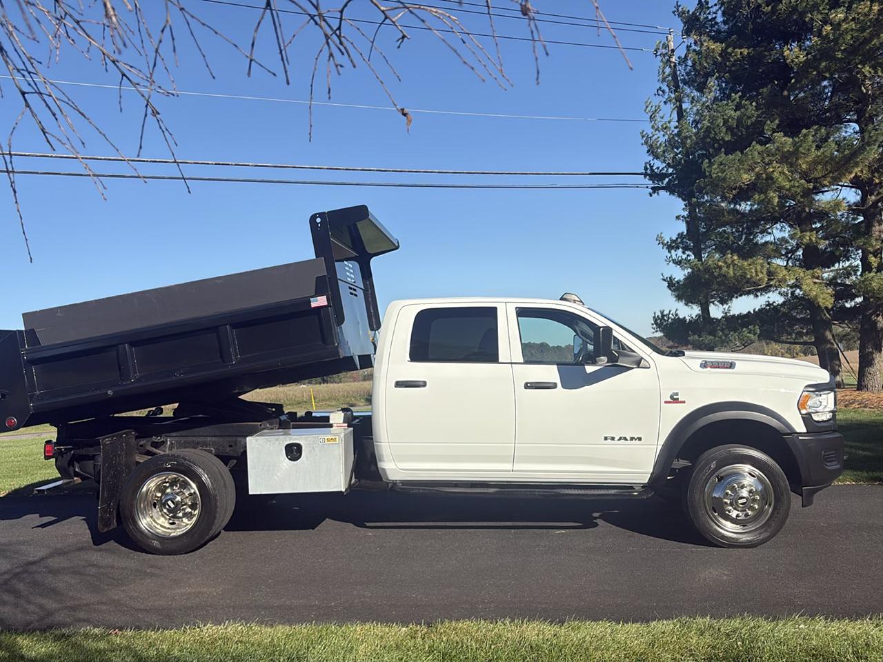 RAM 5500 Chassis Cab Tradesman 4x4 Crew Cab 60" CA 173.4" WB 2022