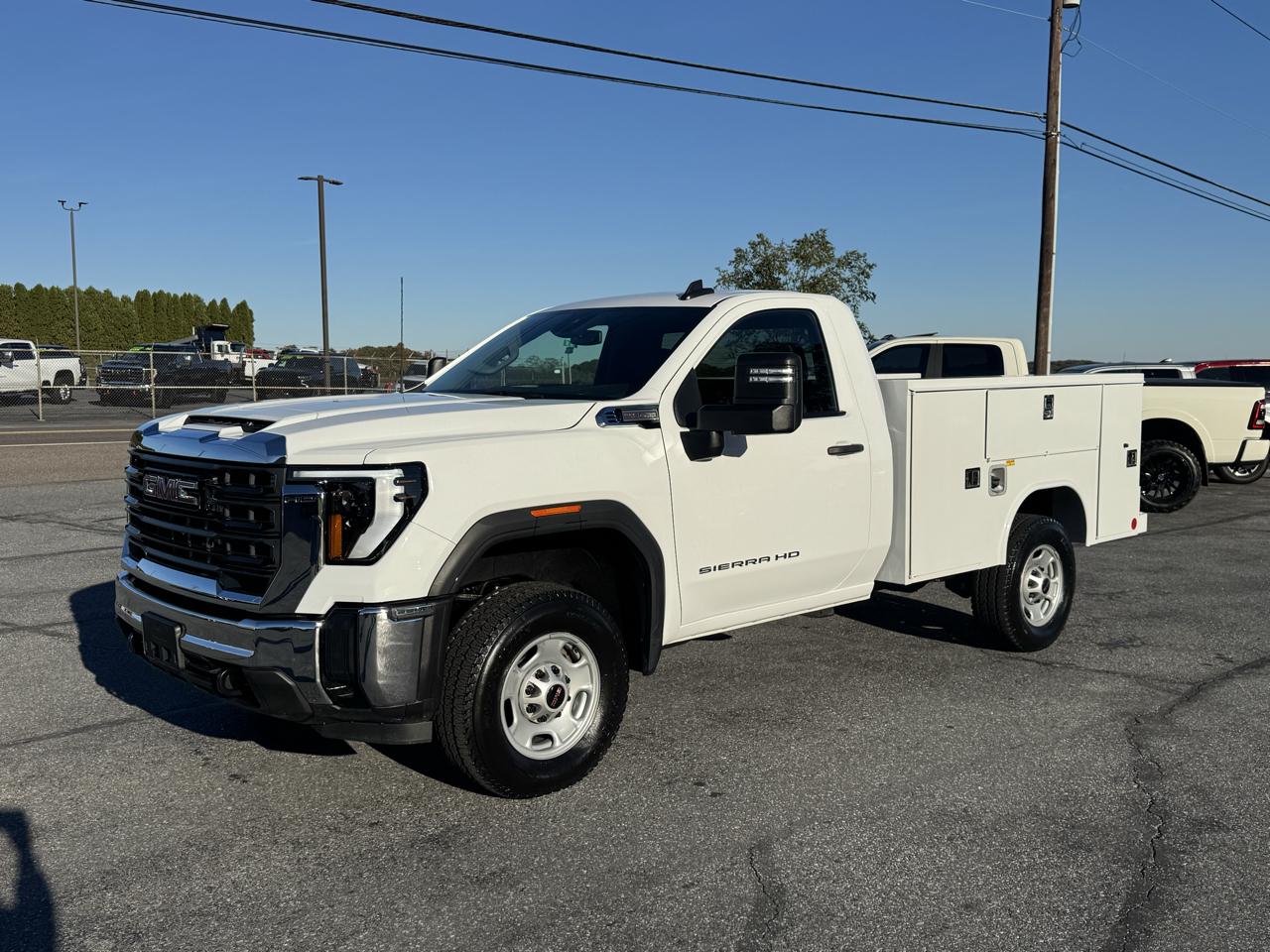 GMC Sierra 2500HD 4WD Reg Cab 142" Pro 2024