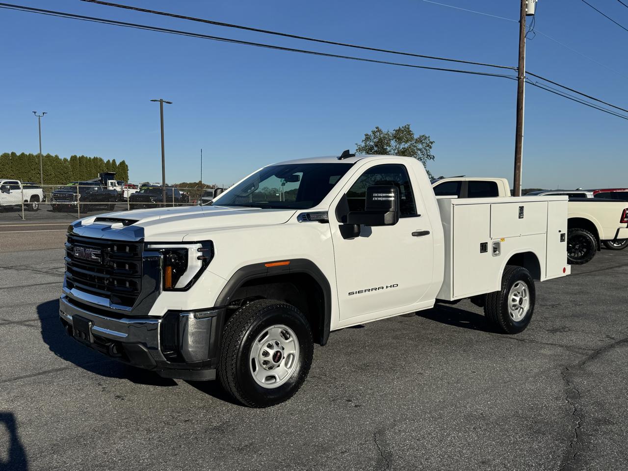 GMC Sierra 2500HD 4WD Reg Cab 142" Pro 2024