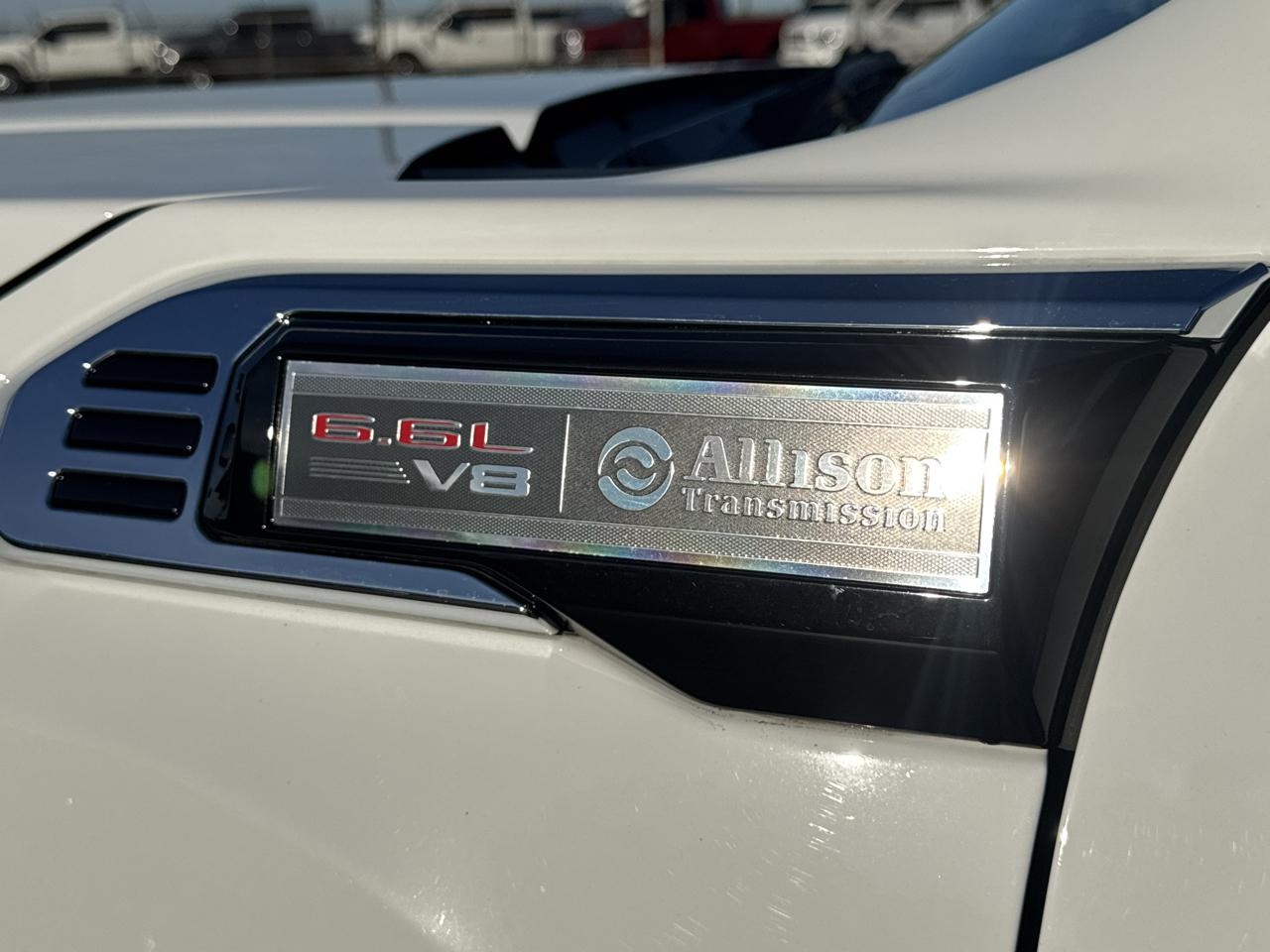 GMC Sierra 2500HD 4WD Reg Cab 142" Pro 2024