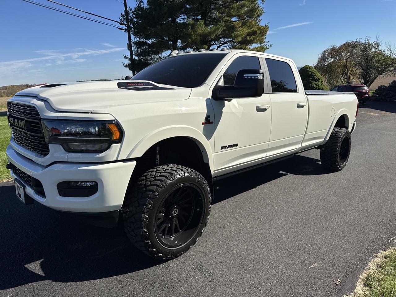 RAM 3500 Limited 4x4 Crew Cab 8' Box 2024