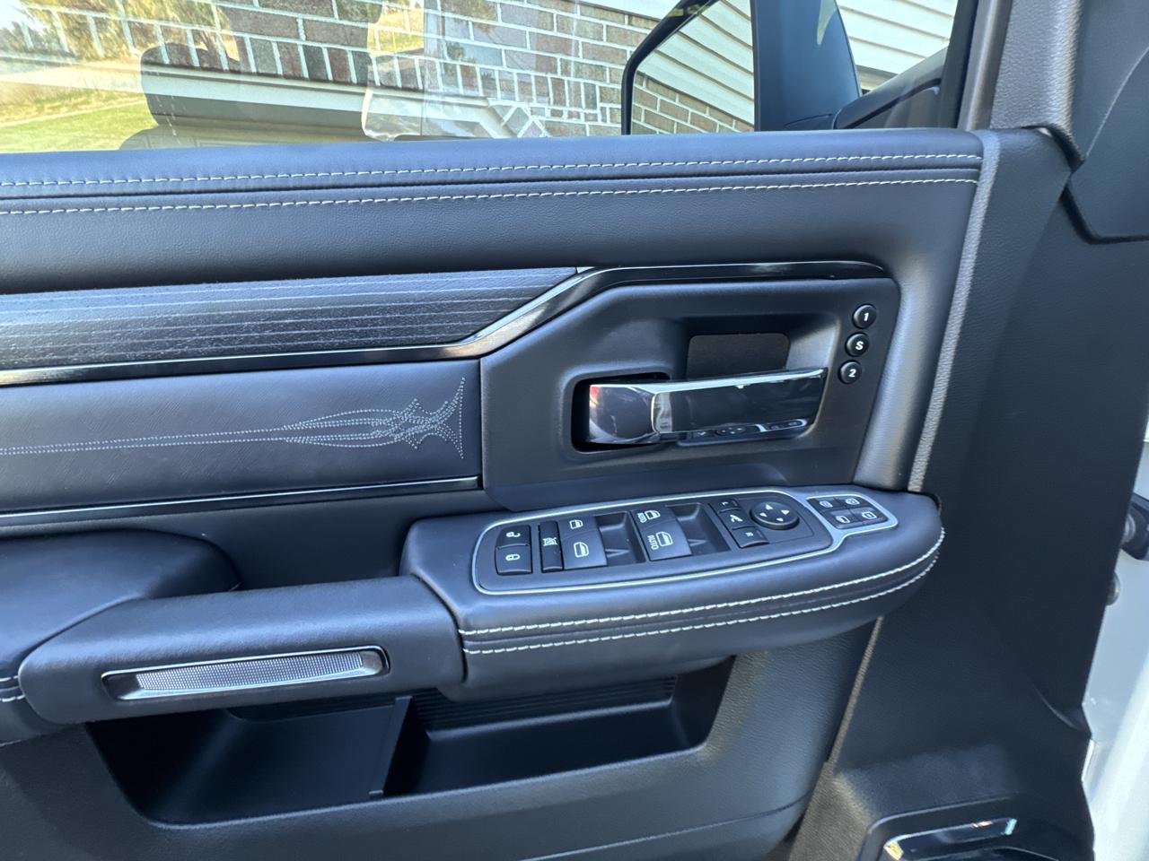 RAM 3500 Limited 4x4 Crew Cab 8' Box 2024
