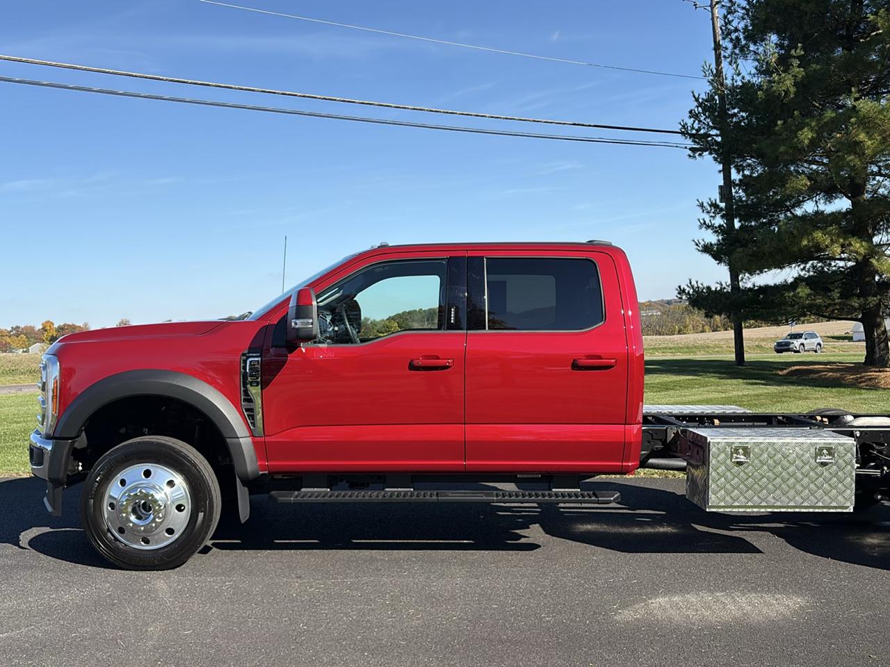 Ford Super Duty F-550 DRW Lariat 4WD Crew Cab 179" WB 60" CA 2023