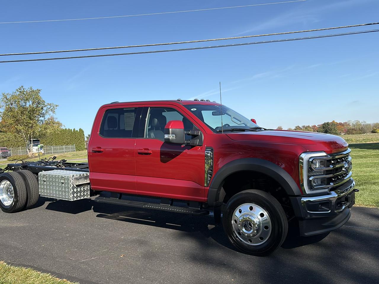 Ford Super Duty F-550 DRW Lariat 4WD Crew Cab 179" WB 60" CA 2023