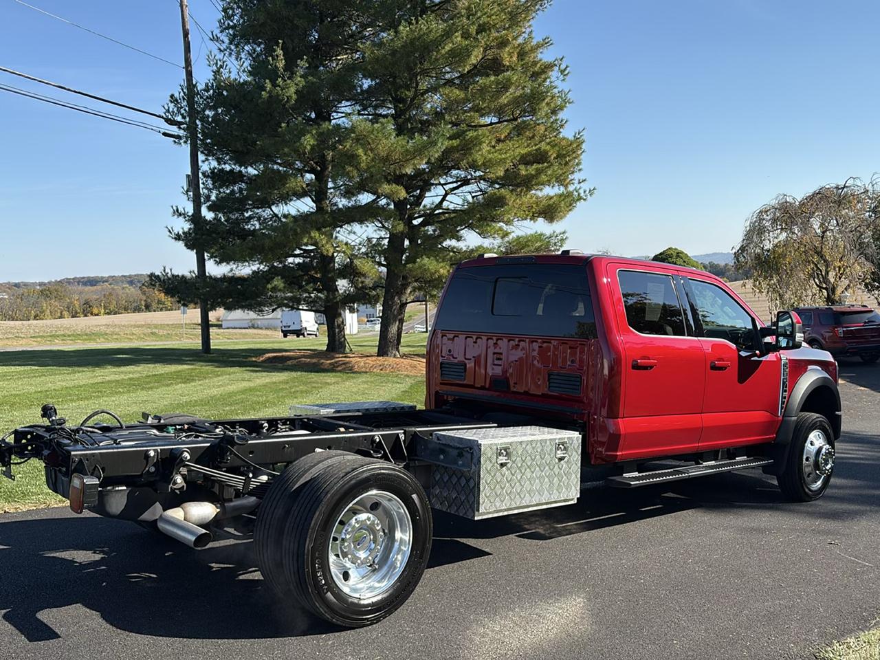 Ford Super Duty F-550 DRW Lariat 4WD Crew Cab 179" WB 60" CA 2023