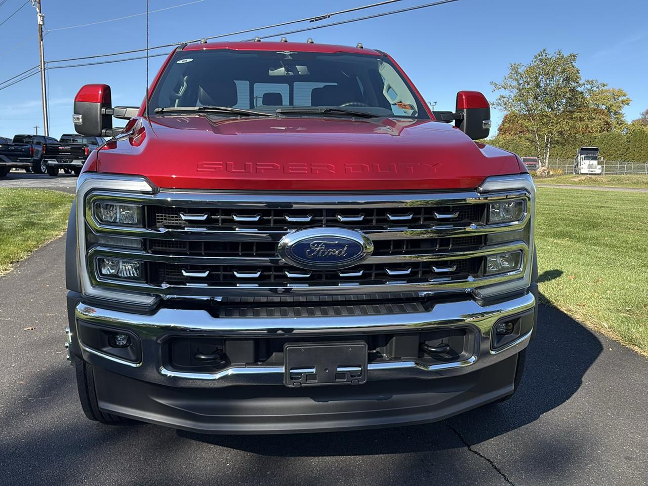 Ford Super Duty F-550 DRW Lariat 4WD Crew Cab 179" WB 60" CA 2023
