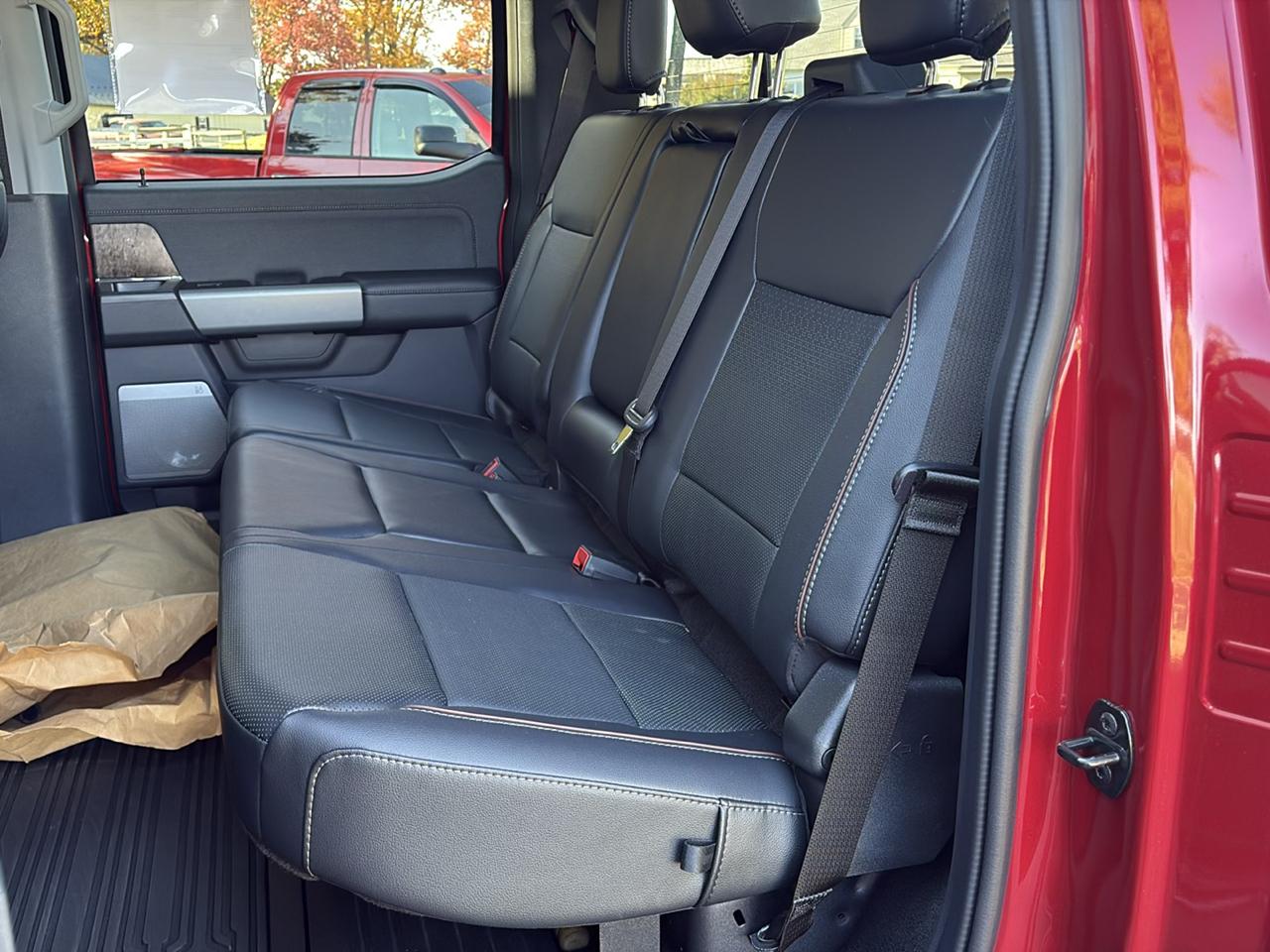 Ford Super Duty F-550 DRW Lariat 4WD Crew Cab 179" WB 60" CA 2023