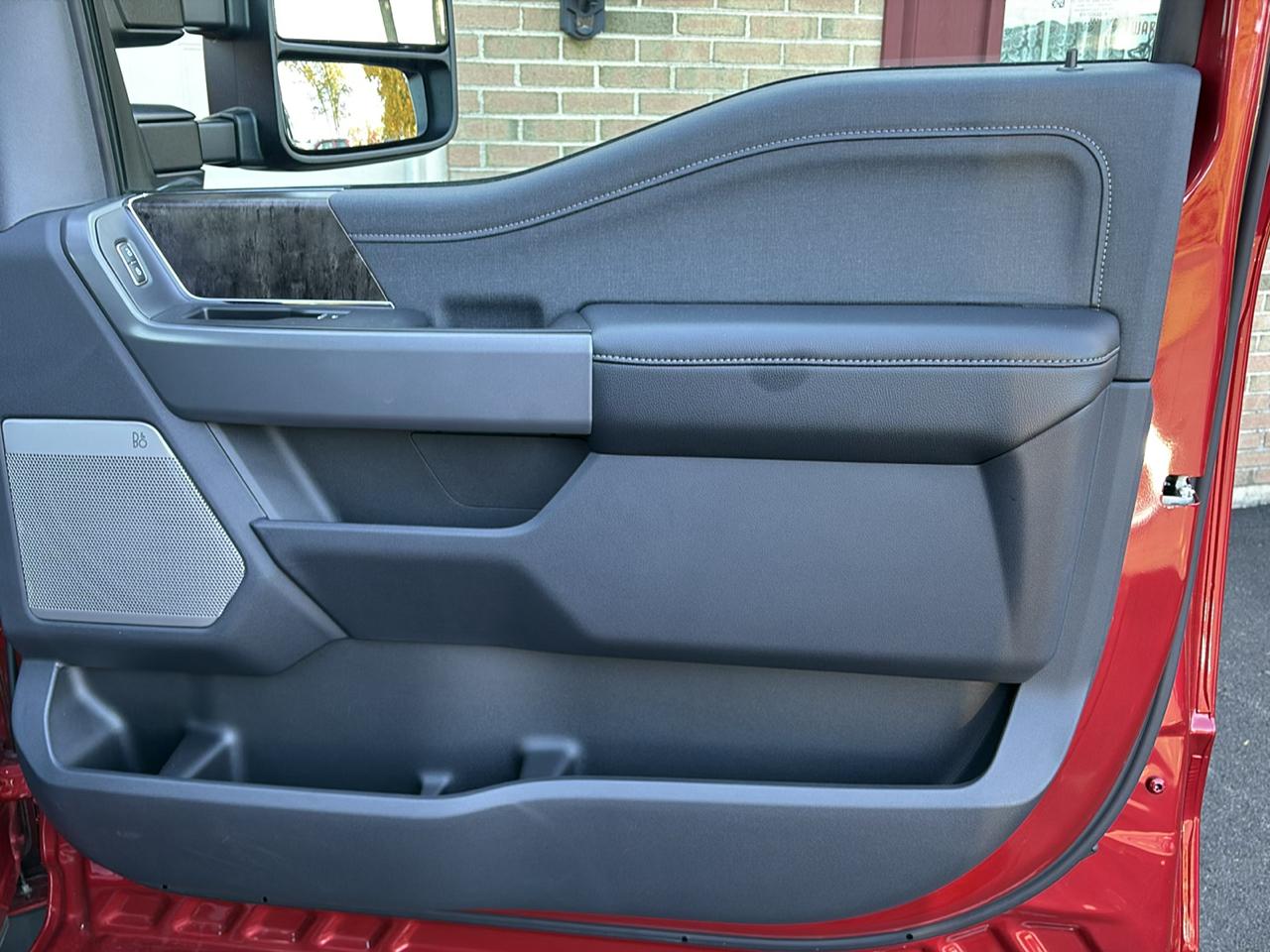 Ford Super Duty F-550 DRW Lariat 4WD Crew Cab 179" WB 60" CA 2023