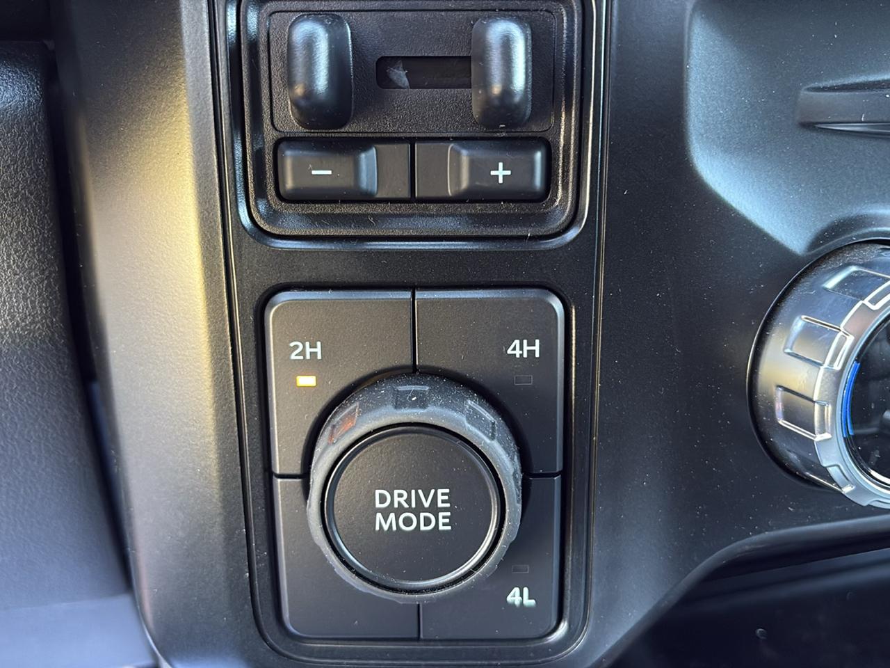 Ford Super Duty F-550 DRW Lariat 4WD Crew Cab 179" WB 60" CA 2023