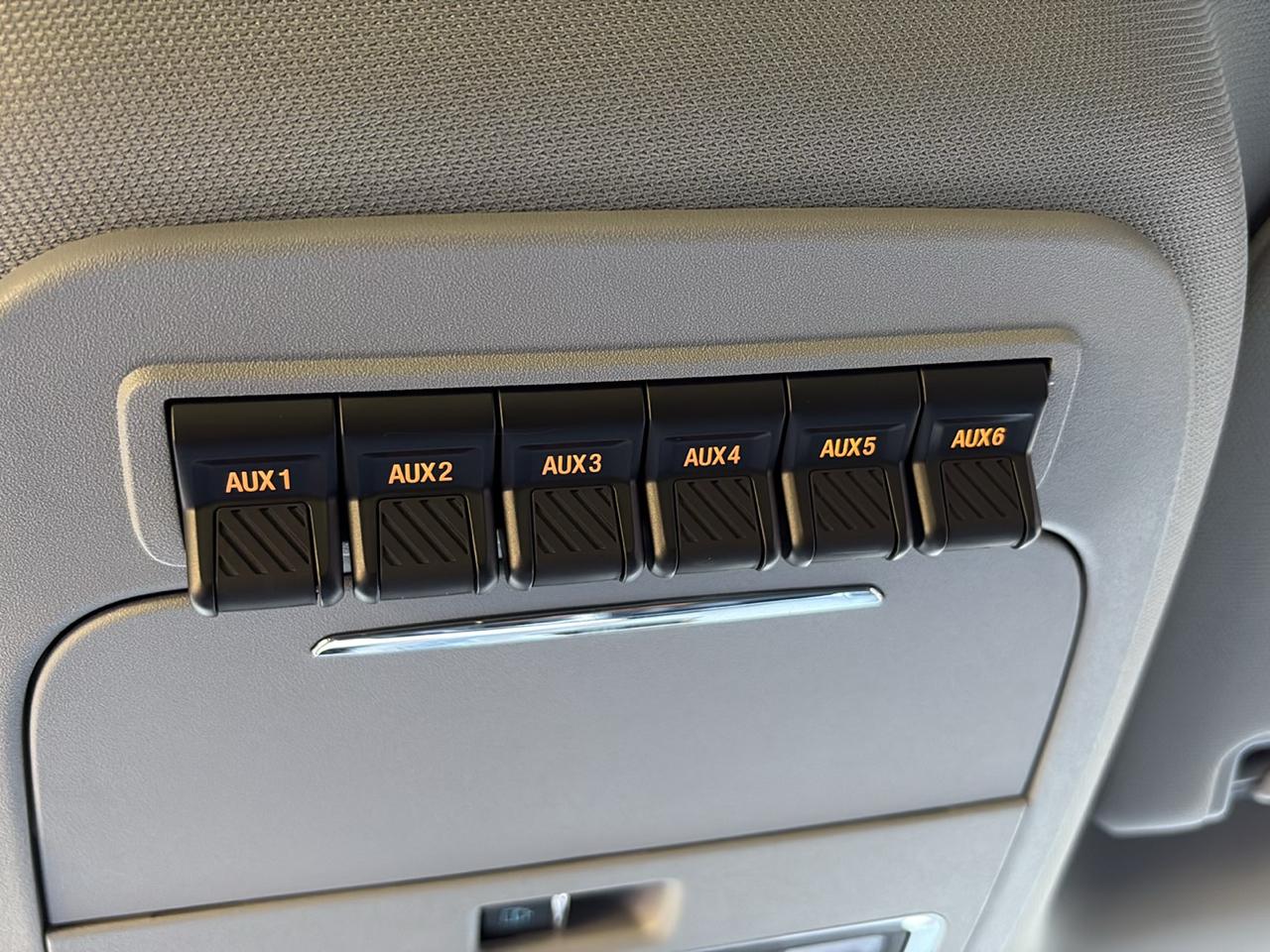 Ford Super Duty F-550 DRW Lariat 4WD Crew Cab 179" WB 60" CA 2023