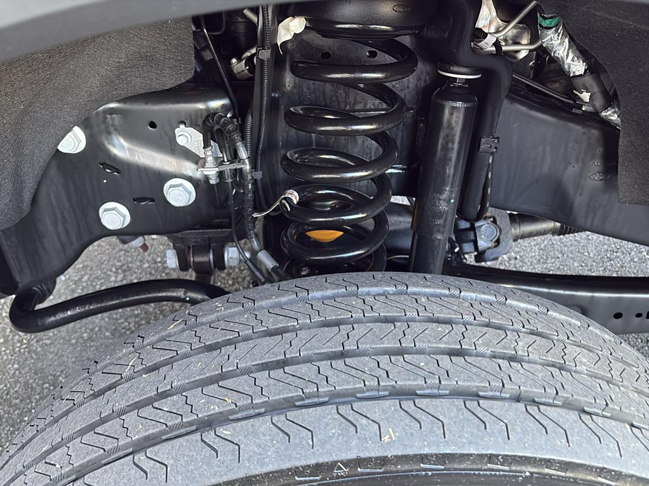 Ford Super Duty F-550 DRW Lariat 4WD Crew Cab 179" WB 60" CA 2023
