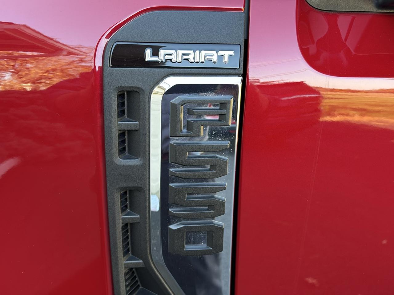 Ford Super Duty F-550 DRW Lariat 4WD Crew Cab 179" WB 60" CA 2023