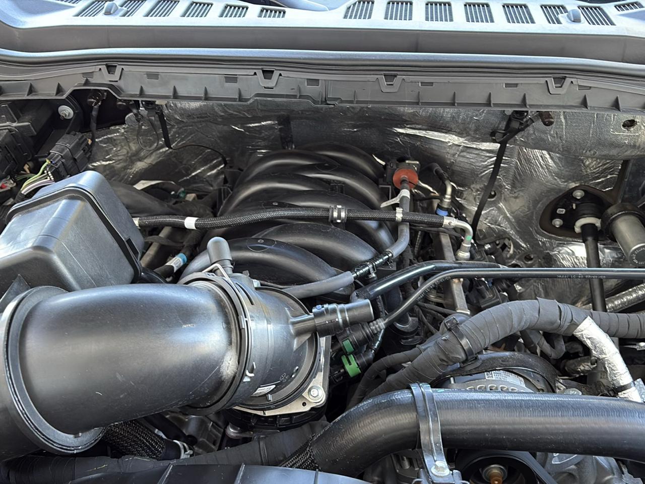 Ford Super Duty F-550 DRW Lariat 4WD Crew Cab 179" WB 60" CA 2023