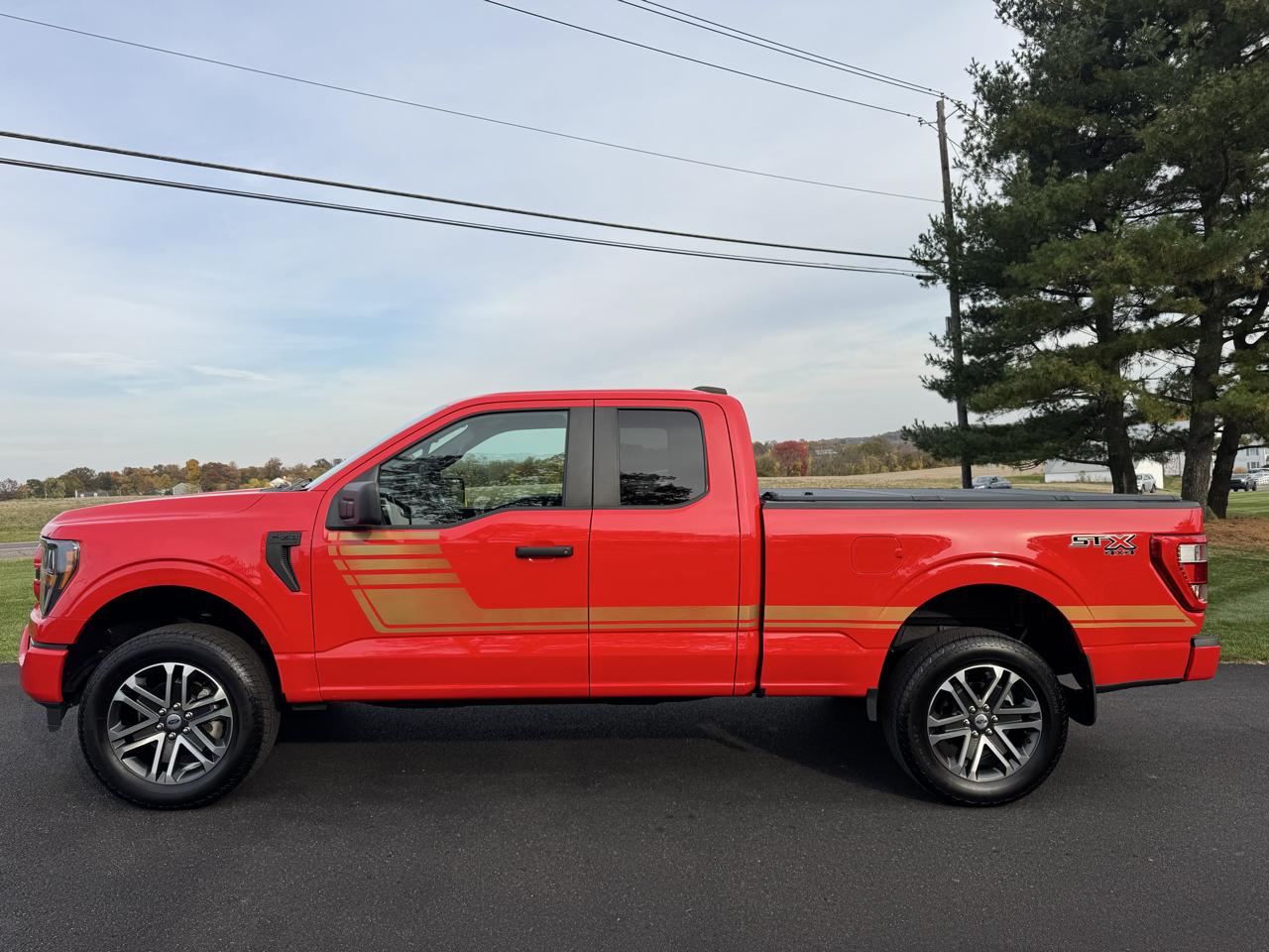 Ford F-150 XL 4WD SuperCab 6.5' Box 2023