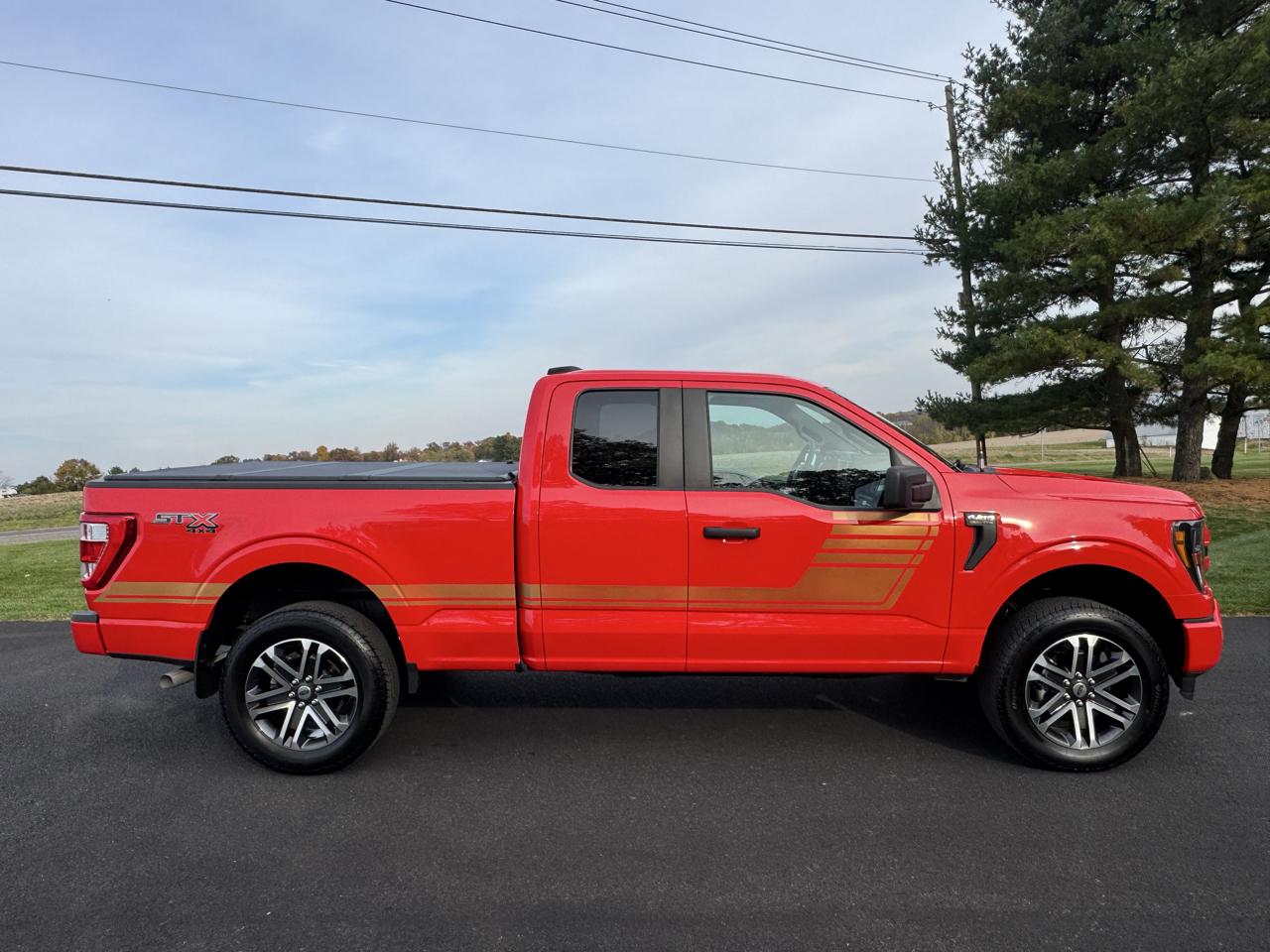 Ford F-150 XL 4WD SuperCab 6.5' Box 2023
