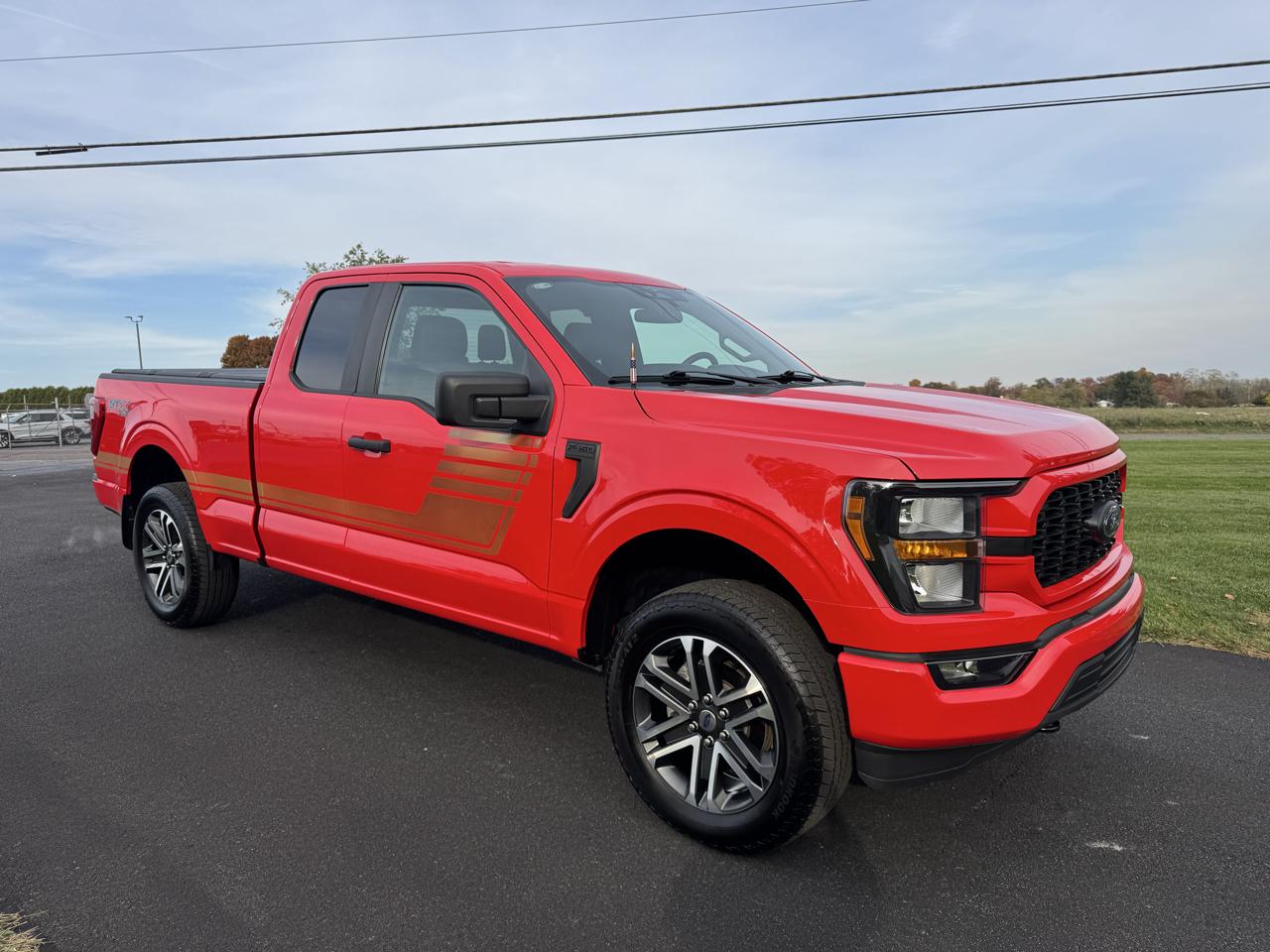 Ford F-150 XL 4WD SuperCab 6.5' Box 2023