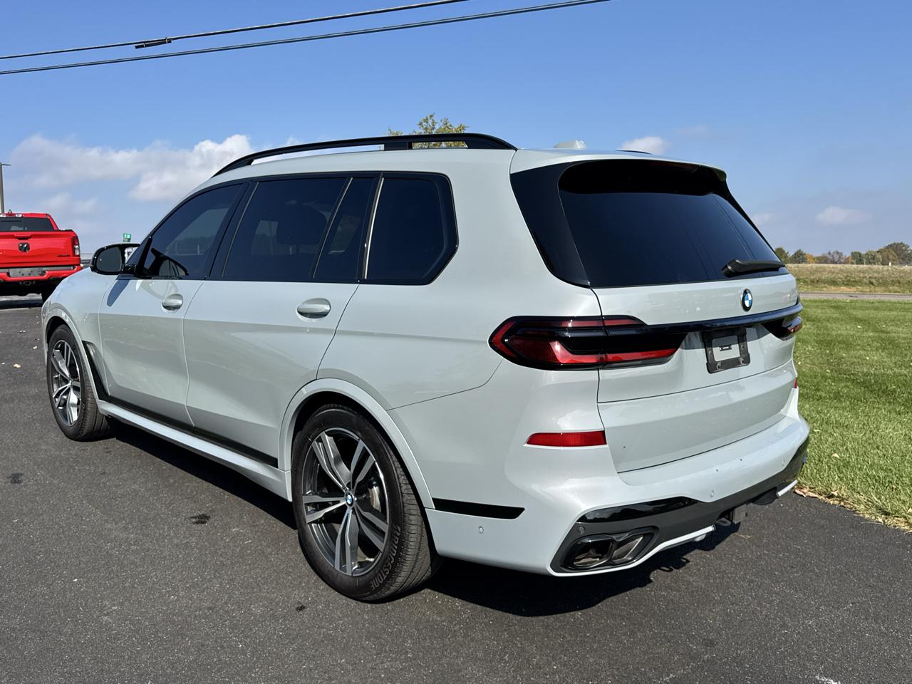 BMW X7 M60i Sports Activity Vehicle 2025