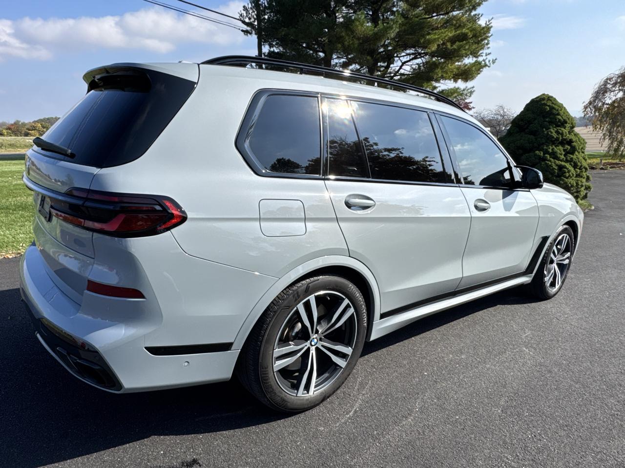 BMW X7 M60i Sports Activity Vehicle 2025