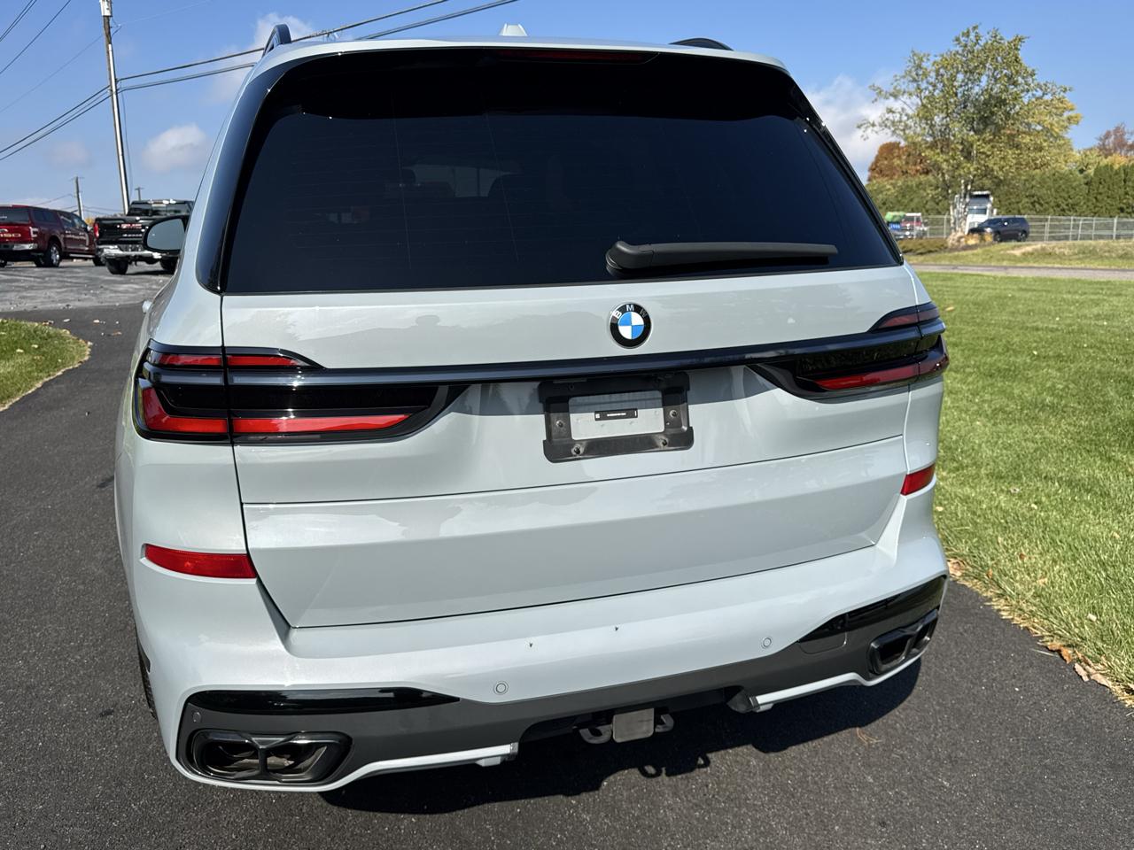 BMW X7 M60i Sports Activity Vehicle 2025