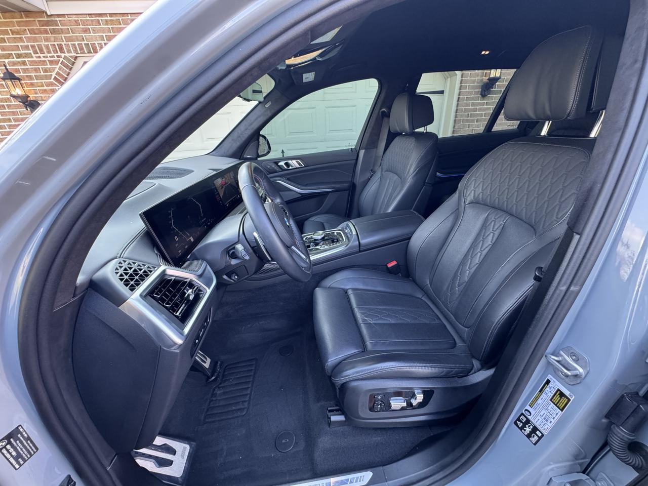 BMW X7 M60i Sports Activity Vehicle 2025