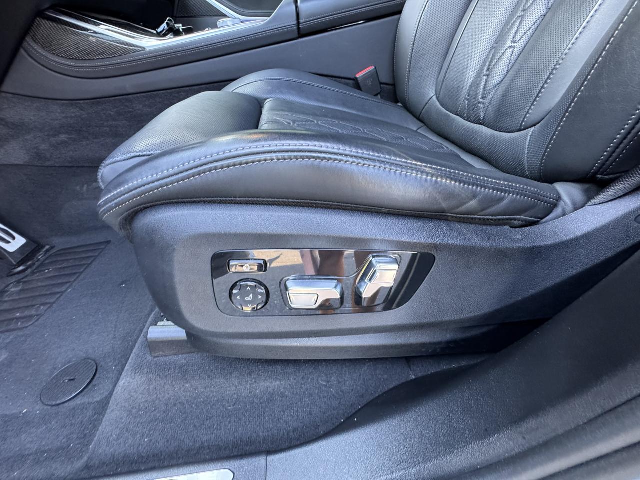 BMW X7 M60i Sports Activity Vehicle 2025