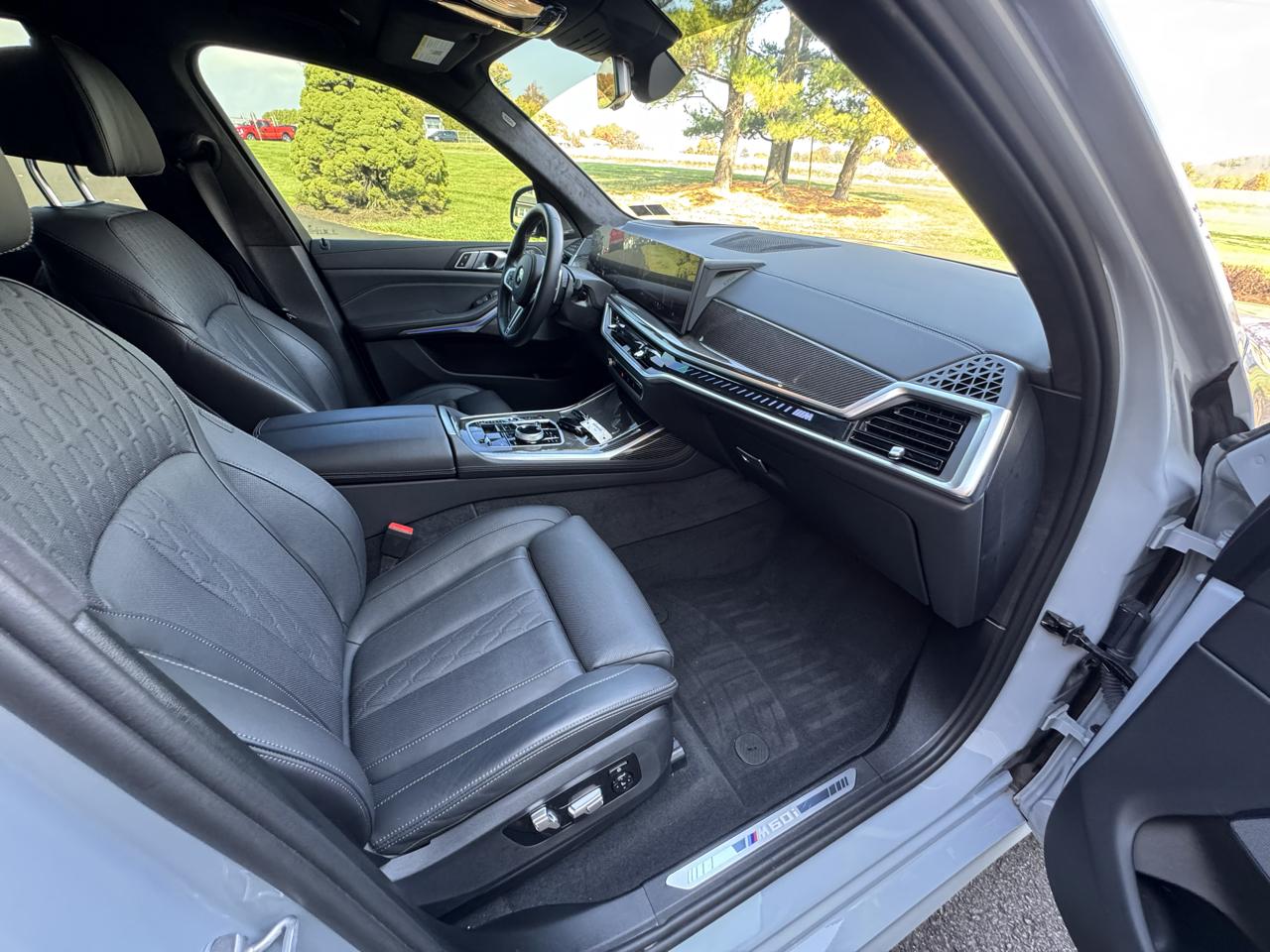 BMW X7 M60i Sports Activity Vehicle 2025