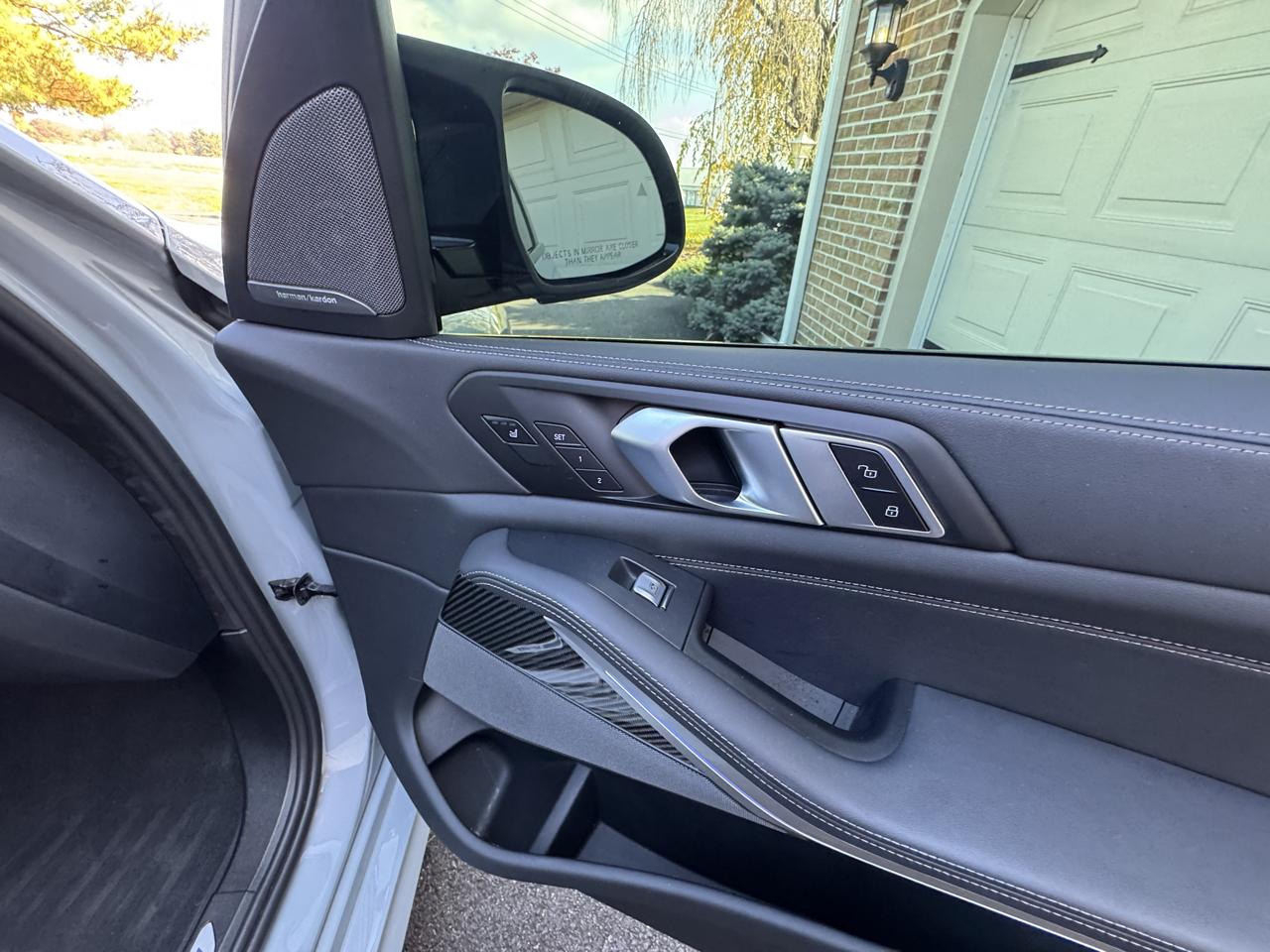 BMW X7 M60i Sports Activity Vehicle 2025