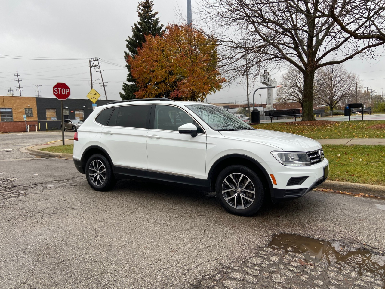 2021 Volkswagen Tiguan R-Line Black SEL photo 4