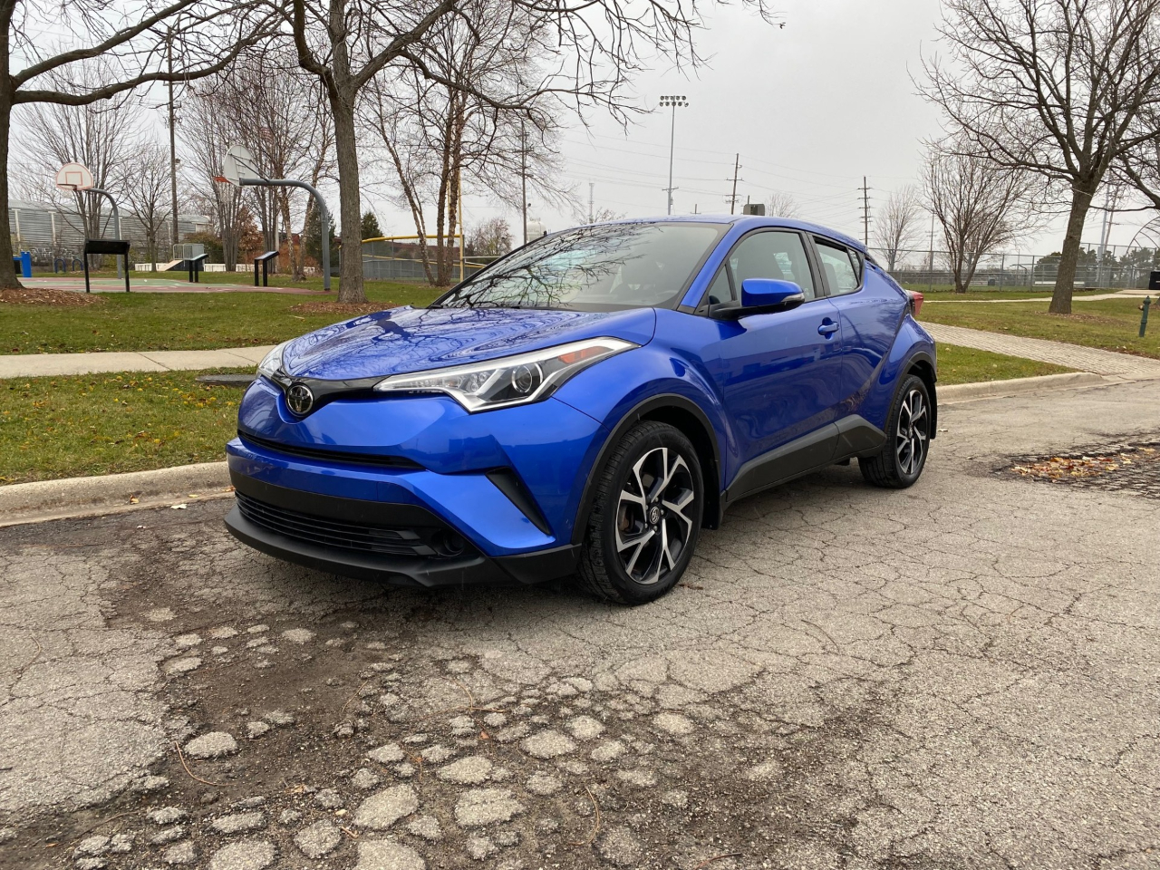 2018 Toyota C-HR XLE Premium photo 2