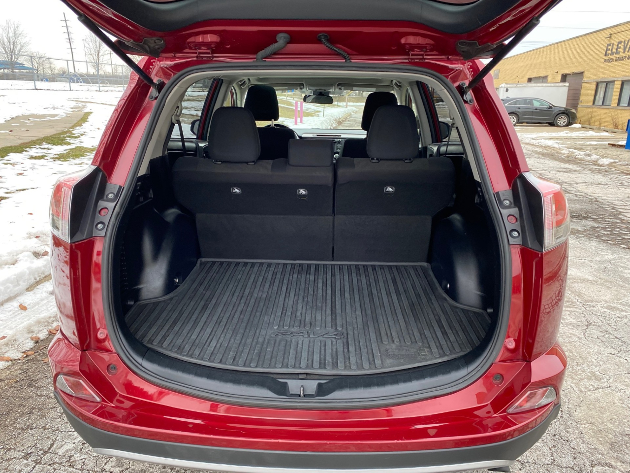 Toyota RAV4 XLE AWD 2018