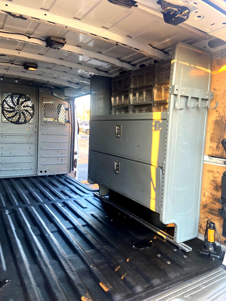 Nissan NV Cargo 2500 HD SV V8 2020