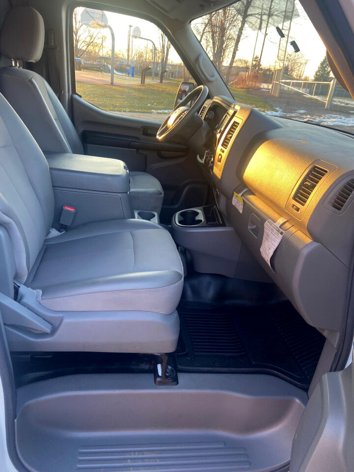 Nissan NV Cargo 2500 HD SV V8 2020