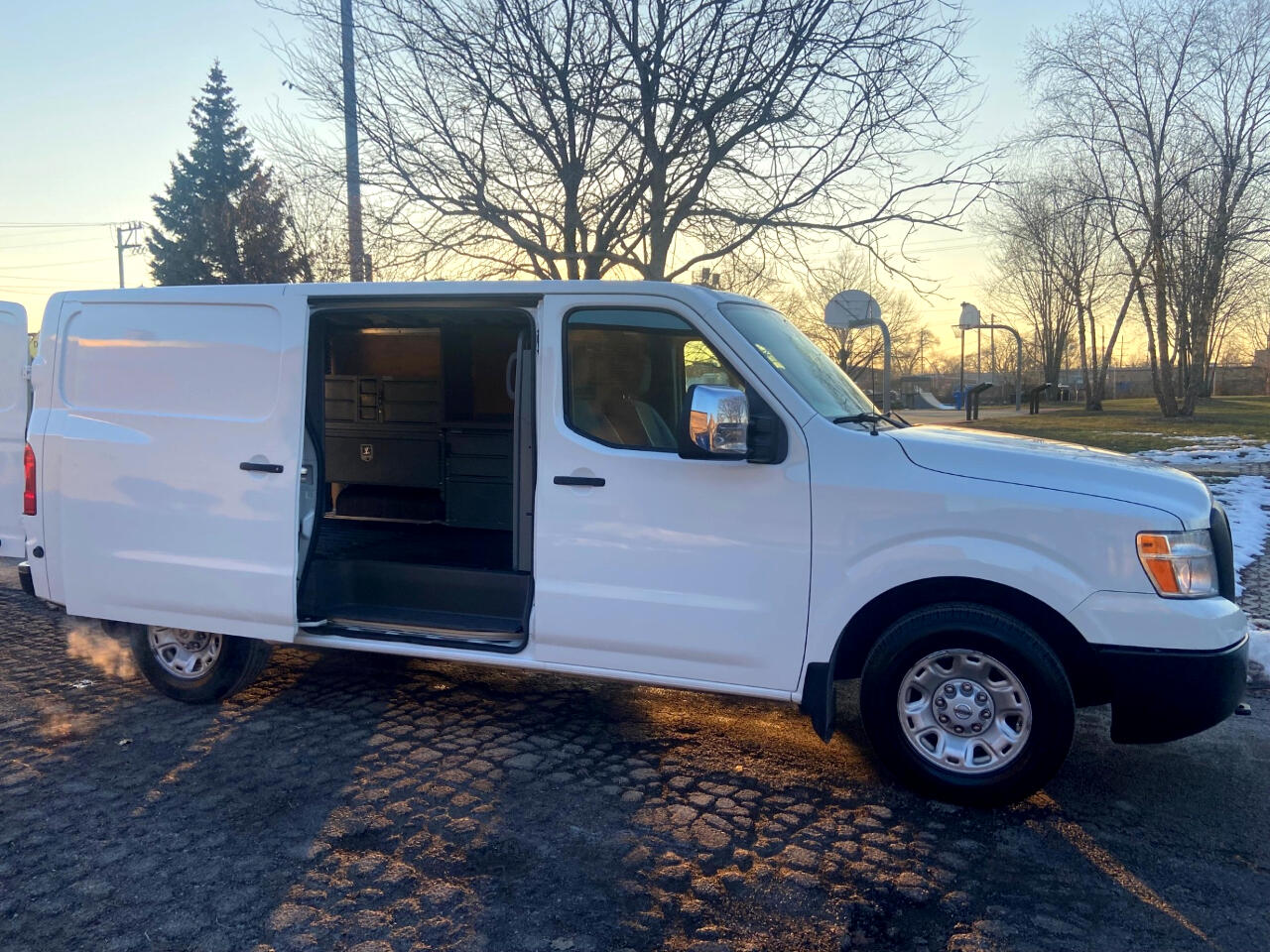 Nissan NV Cargo 2500 HD SV V8 2020