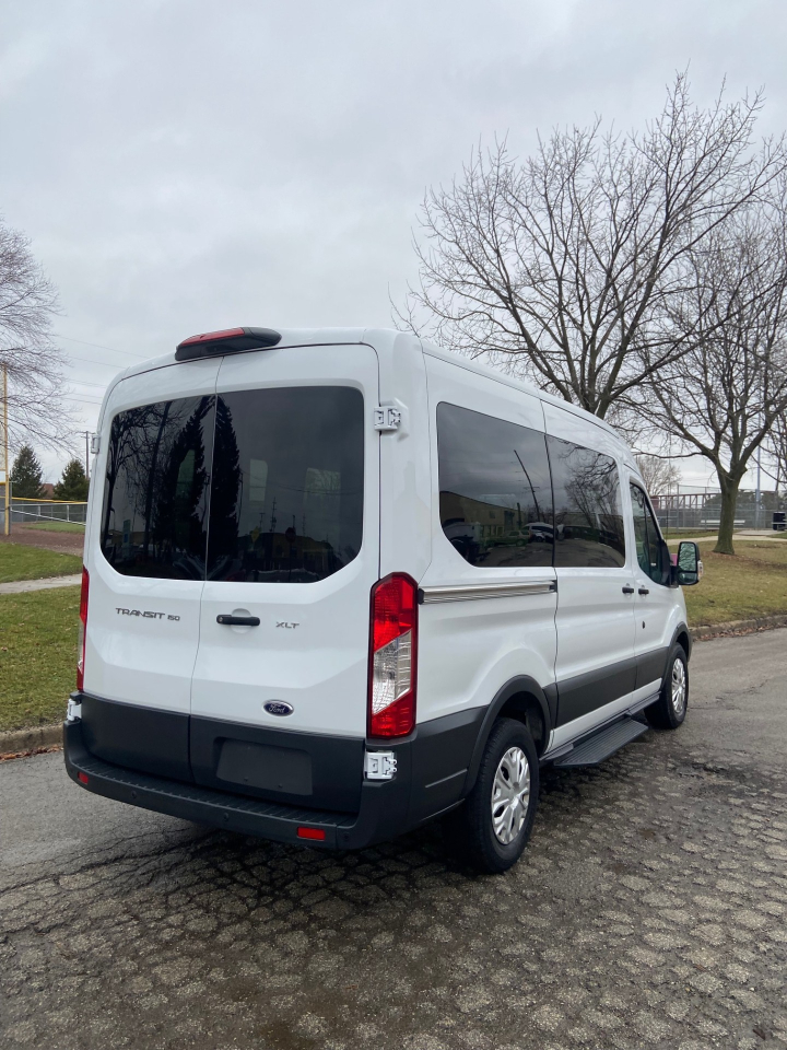 Ford Transit 150 Wagon Med. Roof XLT w/Sliding Pass. 130-in. WB 2018