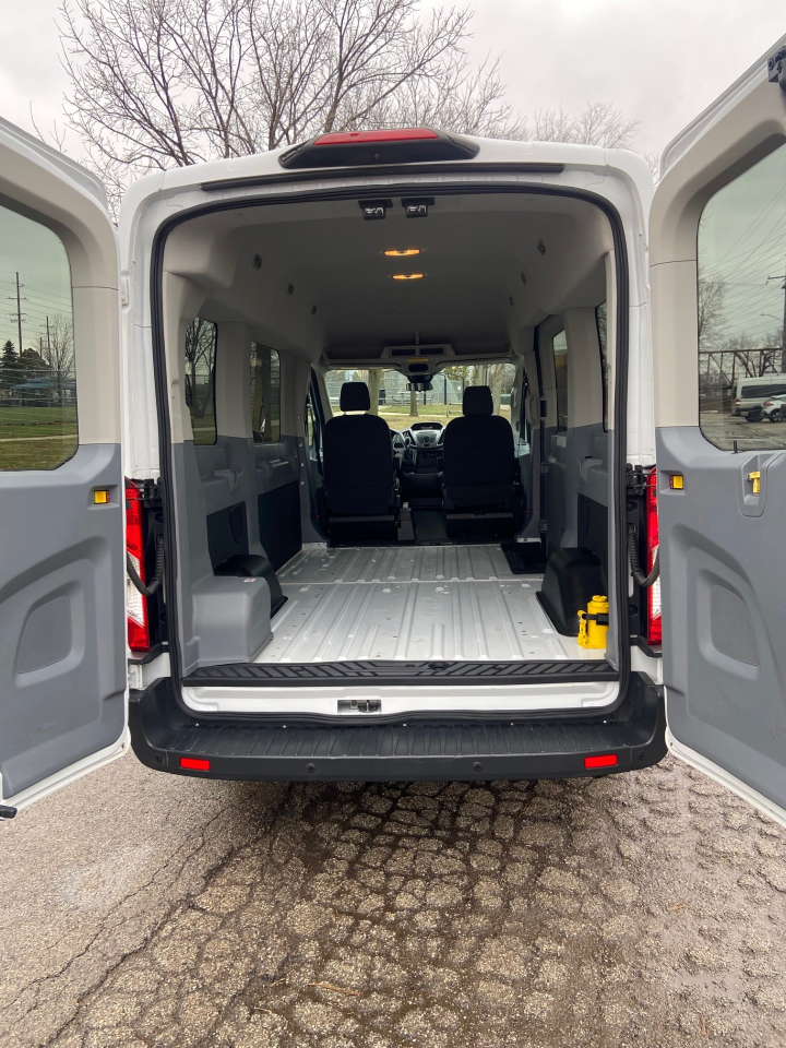 Ford Transit 150 Wagon Med. Roof XLT w/Sliding Pass. 130-in. WB 2018