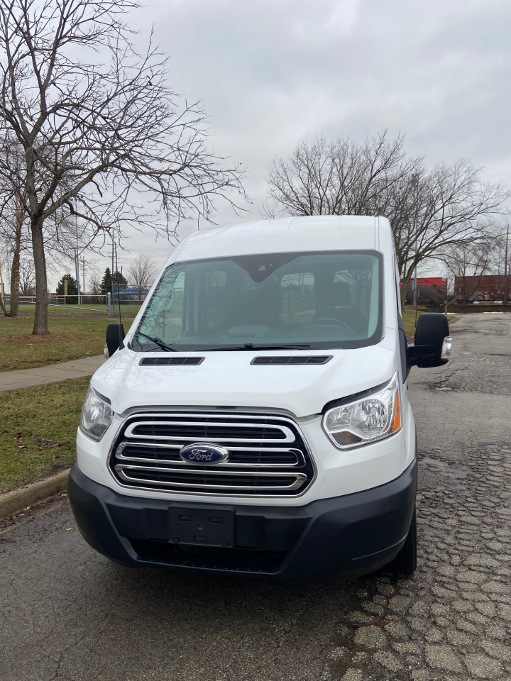Ford Transit 150 Wagon Med. Roof XLT w/Sliding Pass. 130-in. WB 2018