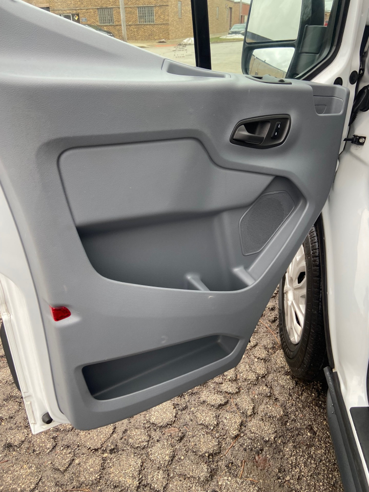 Ford Transit 150 Wagon Med. Roof XLT w/Sliding Pass. 130-in. WB 2018