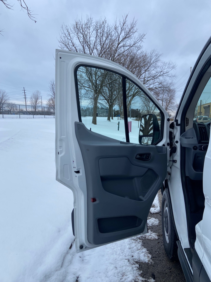 Ford Transit 250 Van Low Roof 60/40 Pass. 148-in. WB 2015