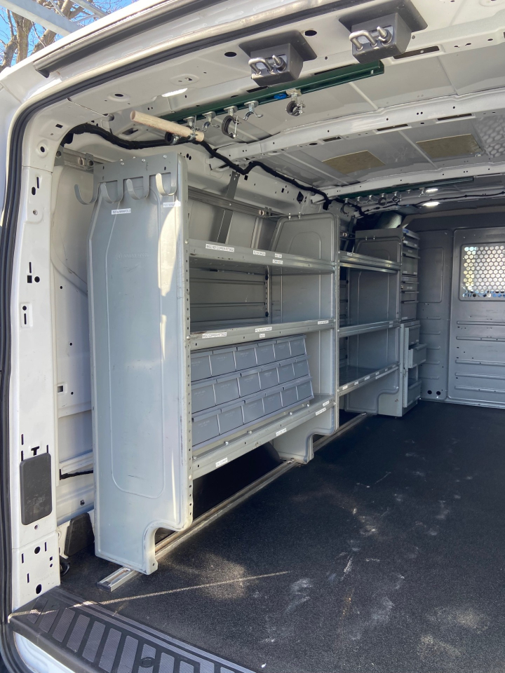 Ford Transit 250 Van Low Roof 60/40 Pass. 148-in. WB 2015