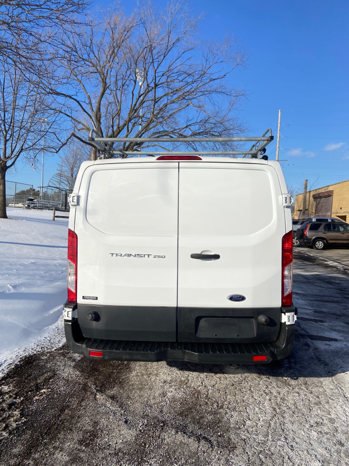 Ford Transit 250 Van Low Roof 60/40 Pass. 148-in. WB 2015